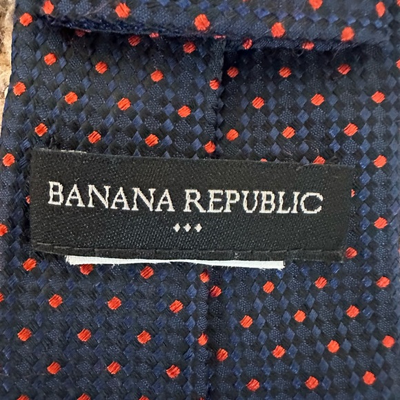 Banana Republic tie, navy and red polka dots - Picture 2 of 2